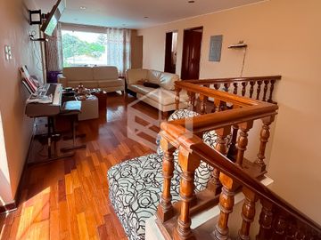 Vendo casa en La Molina Vieja, frente a parque , zona cerrada