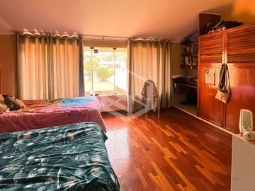 Vendo casa en La Molina Vieja, frente a parque , zona cerrada
