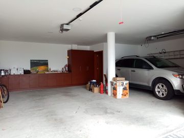 ELEGANTE Y AMPLIA CASA  UBICADA EN UNO DE LOS MEJORES SECTORES DE CUMBAYA