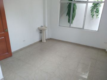 ALQUILO OFICINA CONSULTORIO HOSPITAL PISO TRES, DENTAL, PSICOLOGOS, ADMINISTRADOR