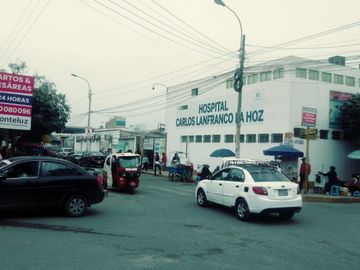 ALQUILO LINDA OFICINA CONSULTORIO FRENTE A HOSPITAL 22m2 PISO 3 PUENTE PIEDRA