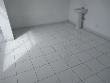 ALQUILO LINDA OFICINA CONSULTORIO FRENTE A HOSPITAL 22m2 PISO 3 PUENTE PIEDRA