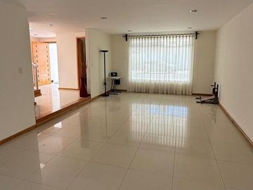 CASA en VENTA, Fracc. ALTA VISTA, acceso sobre Periférico Ecológico, frente a La Vista. Zona Angelópolis, San Andrés Cholula