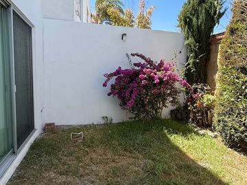 CASA en VENTA, Fracc. ALTA VISTA, acceso sobre Periférico Ecológico, frente a La Vista. Zona Angelópolis, San Andrés Cholula