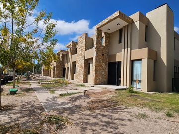VÓRTICE INMOBILIARIA VENDE DÚPLEX EN BARRIO MILCAYAC I