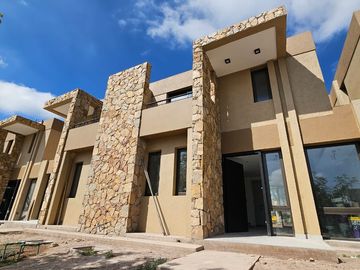VÓRTICE INMOBILIARIA VENDE DÚPLEX EN BARRIO MILCAYAC I