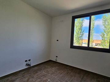 VÓRTICE INMOBILIARIA VENDE DÚPLEX EN BARRIO MILCAYAC I