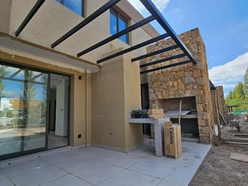 VÓRTICE INMOBILIARIA VENDE DÚPLEX EN BARRIO MILCAYAC I
