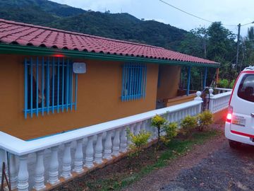 VENDO ESTA DIVINA FINCA, BIEN BARATA, EN BARBOSA ANTIOQUIA