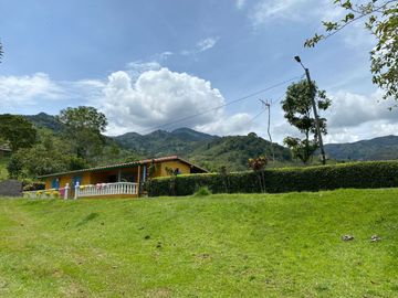 VENDO ESTA DIVINA FINCA, BIEN BARATA, EN BARBOSA ANTIOQUIA