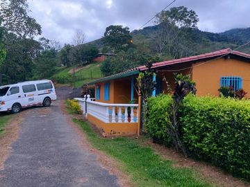 VENDO ESTA DIVINA FINCA, BIEN BARATA, EN BARBOSA ANTIOQUIA