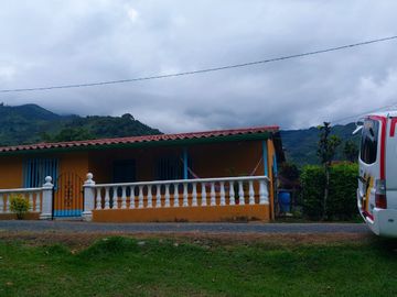 VENDO ESTA DIVINA FINCA, BIEN BARATA, EN BARBOSA ANTIOQUIA