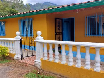 VENDO ESTA DIVINA FINCA, BIEN BARATA, EN BARBOSA ANTIOQUIA