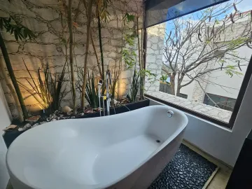 CASA EN VENTA LUXURY EN JURIQUILLA CON ALBERCA Y ESPECTACULARES VISTAS AL LAGO, QUERÉTARO