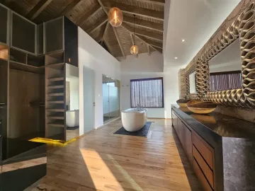 CASA EN VENTA LUXURY EN JURIQUILLA CON ALBERCA Y ESPECTACULARES VISTAS AL LAGO, QUERÉTARO