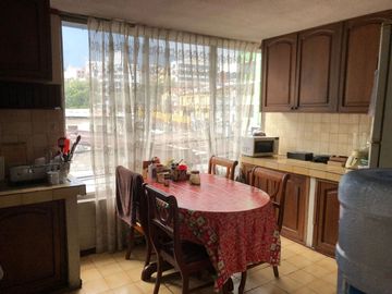 Edificio en Venta, Versalles y Las Casas esquina. Sector Centro Norte