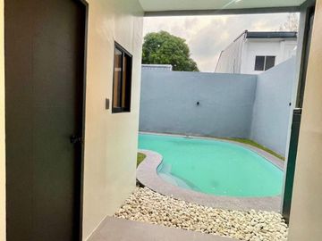 For Sale: 𝐌𝐨𝐝𝐞𝐫𝐧 𝐇𝐨𝐮𝐬𝐞 & 𝐋𝐨𝐭 — with swimming pool in Greenwoods Exec Village Pasig
