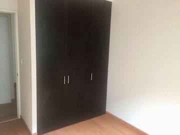 MODERNO DEPARTAMENTO 3 DORMITORIOS CON  JARDIN - PRIMER PISO- SURCO