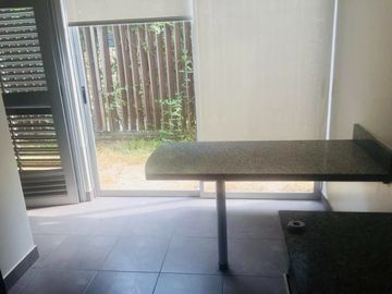 MODERNO DEPARTAMENTO 3 DORMITORIOS CON  JARDIN - PRIMER PISO- SURCO
