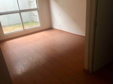 MODERNO DEPARTAMENTO 3 DORMITORIOS CON  JARDIN - PRIMER PISO- SURCO