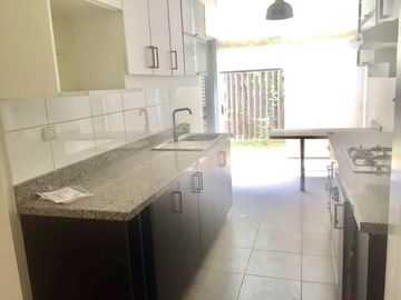MODERNO DEPARTAMENTO 3 DORMITORIOS CON  JARDIN - PRIMER PISO- SURCO