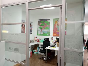 ¡OPORTUNIDAD ÚNICA EN URDESA! Local Comercial de Lujo con 8 Parqueos (Venta/Alquiler)