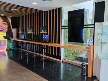 ¡OPORTUNIDAD ÚNICA EN URDESA! Local Comercial de Lujo con 8 Parqueos (Venta/Alquiler)