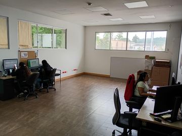 ¡OPORTUNIDAD ÚNICA EN URDESA! Local Comercial de Lujo con 8 Parqueos (Venta/Alquiler)