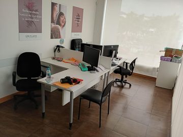 ¡OPORTUNIDAD ÚNICA EN URDESA! Local Comercial de Lujo con 8 Parqueos (Venta/Alquiler)