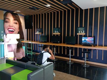 ¡OPORTUNIDAD ÚNICA EN URDESA! Local Comercial de Lujo con 8 Parqueos (Venta/Alquiler)