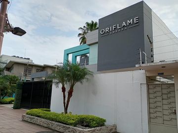¡OPORTUNIDAD ÚNICA EN URDESA! Local Comercial de Lujo con 8 Parqueos (Venta/Alquiler)