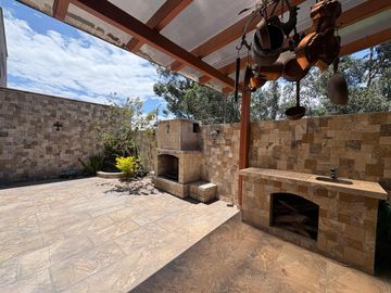 VENDO / ARRIENDO LINDA CASA EN CONJUNTO CUMBAYA