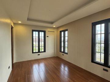 CHATEAUX DE PARIS SILANG CAVITE HOUSE AND LOT FOR SALE