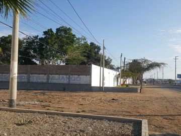 VENTA DE AMPLIO TERRENO A FILO DE PISTA CARRETERA PIMENTEL