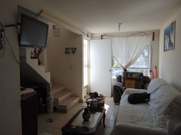 CASA EN VENTA EN FRACCIONAMIENTO CON DOS ALBERCAS