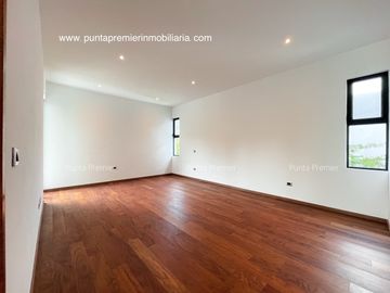 CASA DE LUJO EN VENTA NUEVA EN ZAPOPAN MONRAZ, CERCA LOMAS DEL VALLE