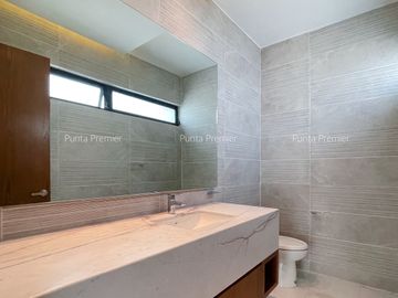 CASA DE LUJO EN VENTA NUEVA EN ZAPOPAN MONRAZ, CERCA LOMAS DEL VALLE