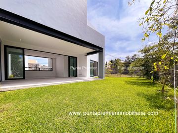 CASA DE LUJO EN VENTA NUEVA EN ZAPOPAN MONRAZ, CERCA LOMAS DEL VALLE