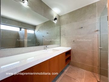 CASA DE LUJO EN VENTA NUEVA EN ZAPOPAN MONRAZ, CERCA LOMAS DEL VALLE