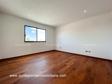 CASA DE LUJO EN VENTA NUEVA EN ZAPOPAN MONRAZ, CERCA LOMAS DEL VALLE