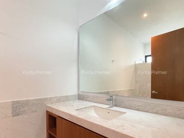 CASA DE LUJO EN VENTA NUEVA EN ZAPOPAN MONRAZ, CERCA LOMAS DEL VALLE