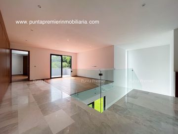 CASA DE LUJO EN VENTA NUEVA EN ZAPOPAN MONRAZ, CERCA LOMAS DEL VALLE