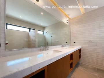 CASA DE LUJO EN VENTA NUEVA EN ZAPOPAN MONRAZ, CERCA LOMAS DEL VALLE