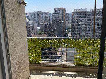 Imperdible vista de Santiago Centro, SE VENDE LOFT a pasos Metro Parque Almagro