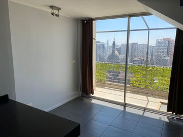 Imperdible vista de Santiago Centro, SE VENDE LOFT a pasos Metro Parque Almagro