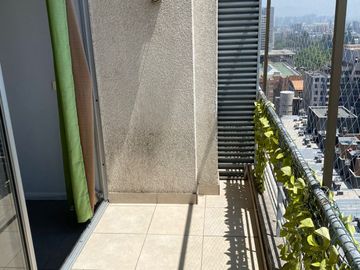 Imperdible vista de Santiago Centro, SE VENDE LOFT a pasos Metro Parque Almagro