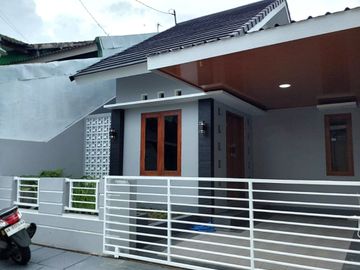 Rumah Asri dan Rapi di Perumahan Griya Taman Asri