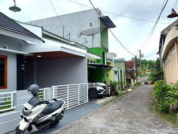 Rumah Asri dan Rapi di Perumahan Griya Taman Asri