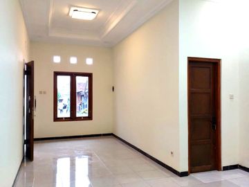 Rumah Asri dan Rapi di Perumahan Griya Taman Asri