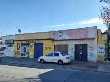 Gran Propiedad Comercial Con 3 Locales Y Gran Terreno